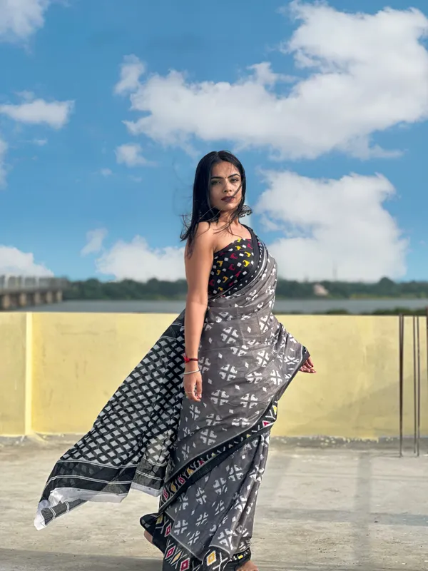 HANDICRAFT_WOMEN'S_Ikkat_PRINT_PURE_SOFT_COTTON_SAREE_WITH_BLOUSE_PIECE_With_Blouse_Piece